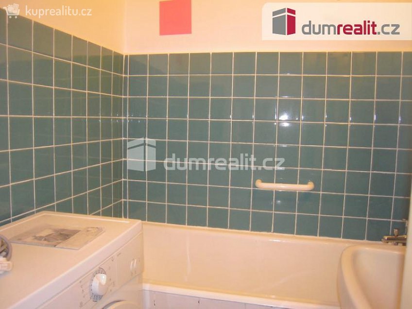 Pronájem bytu 1+kk 34 m^2 U hranic, Praha 10 