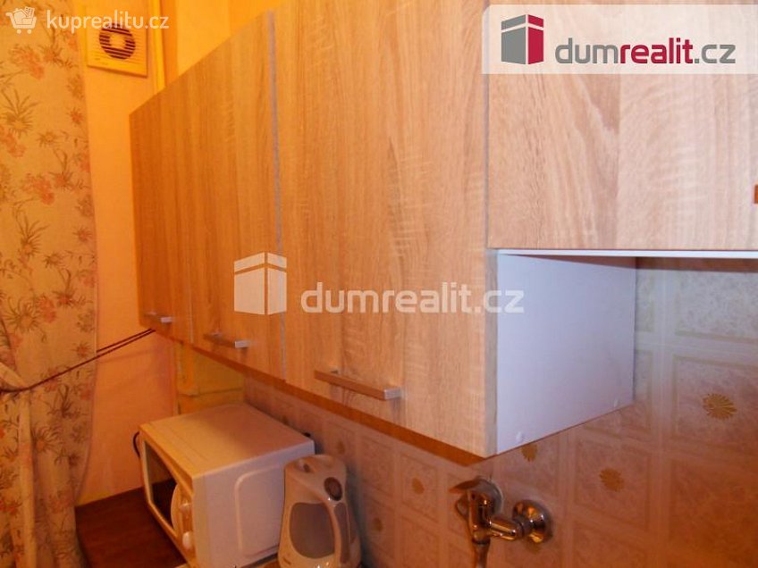 Pronájem bytu 1+kk 34 m^2 U hranic, Praha 10 