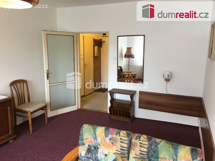 Pronájem bytu 1+kk 34 m^2 U hranic, Praha 10 