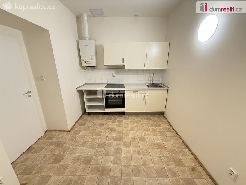 Pronájem bytu 2+kk 35 m^2 Drtinova, Praha 5 