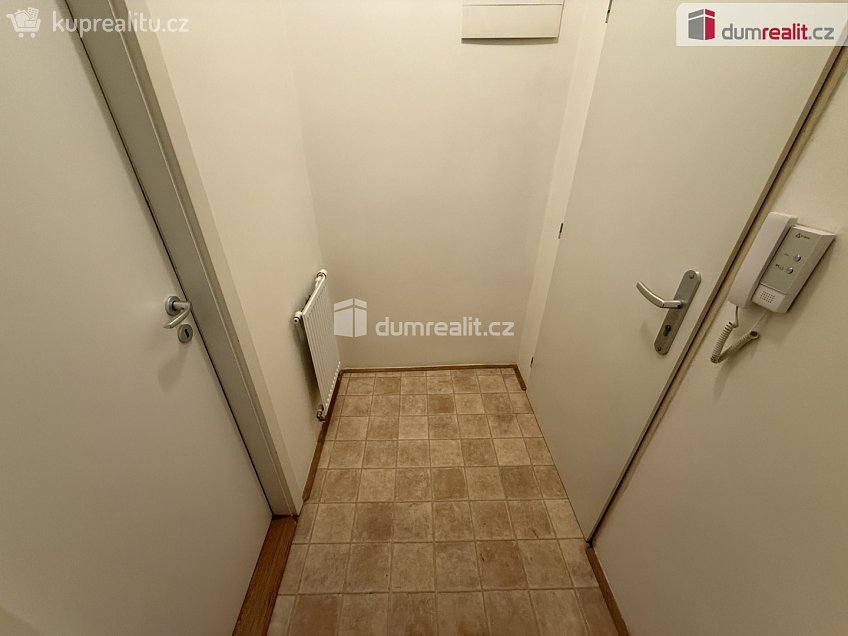 Pronájem bytu 2+kk 35 m^2 Drtinova, Praha 5 