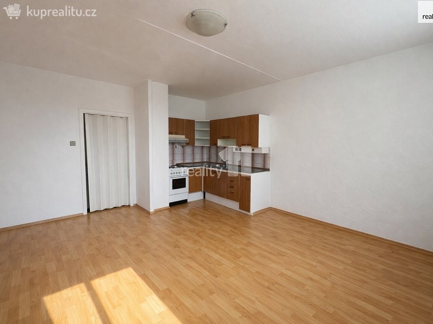 Pronájem bytu 2+kk 45 m^2 Kpt. Stránského, Praha 14 