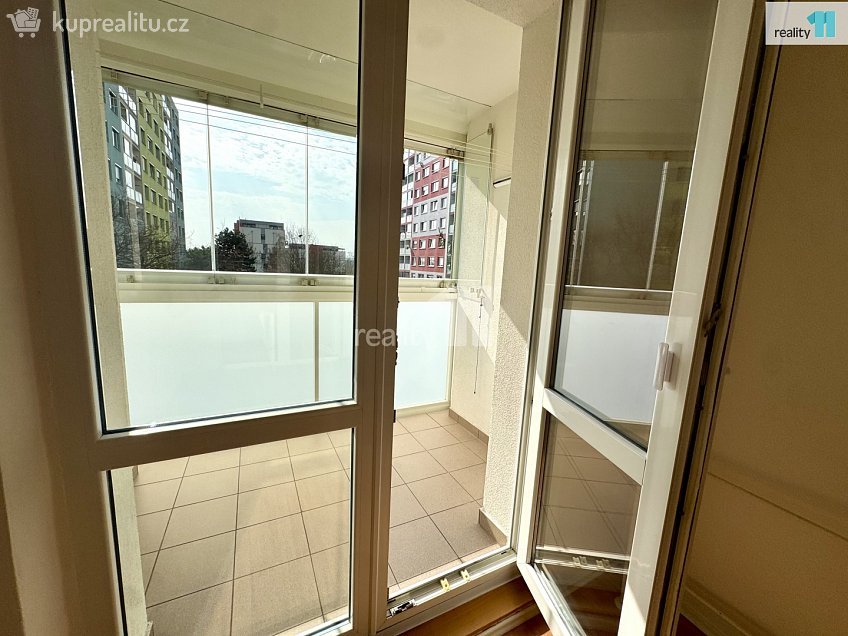 Pronájem bytu 2+kk 45 m^2 Kpt. Stránského, Praha 14 