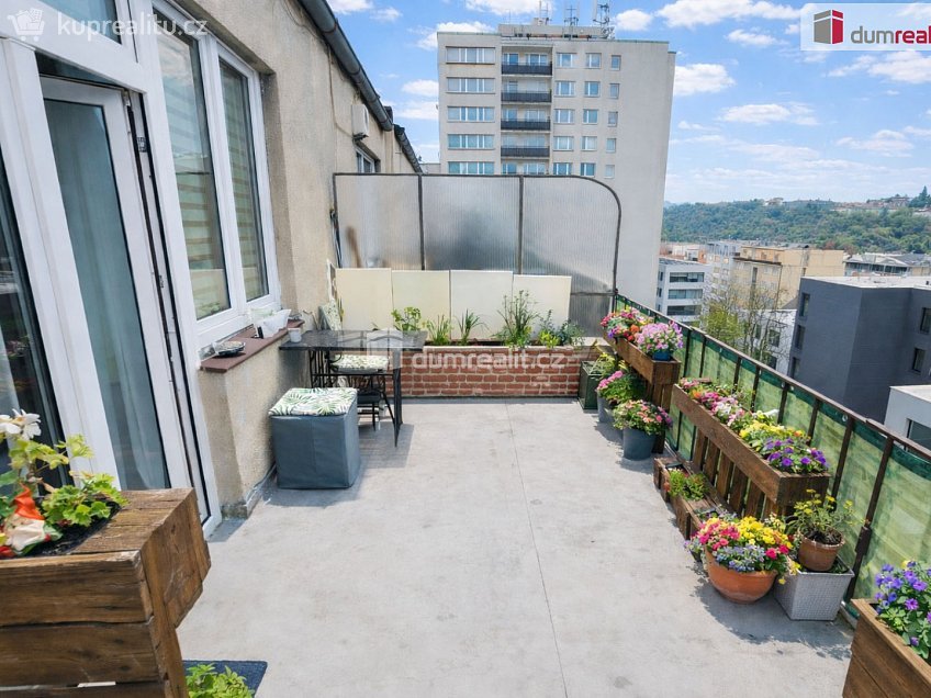 Pronájem bytu 1+kk 62 m^2 Mošnova, Praha 5 