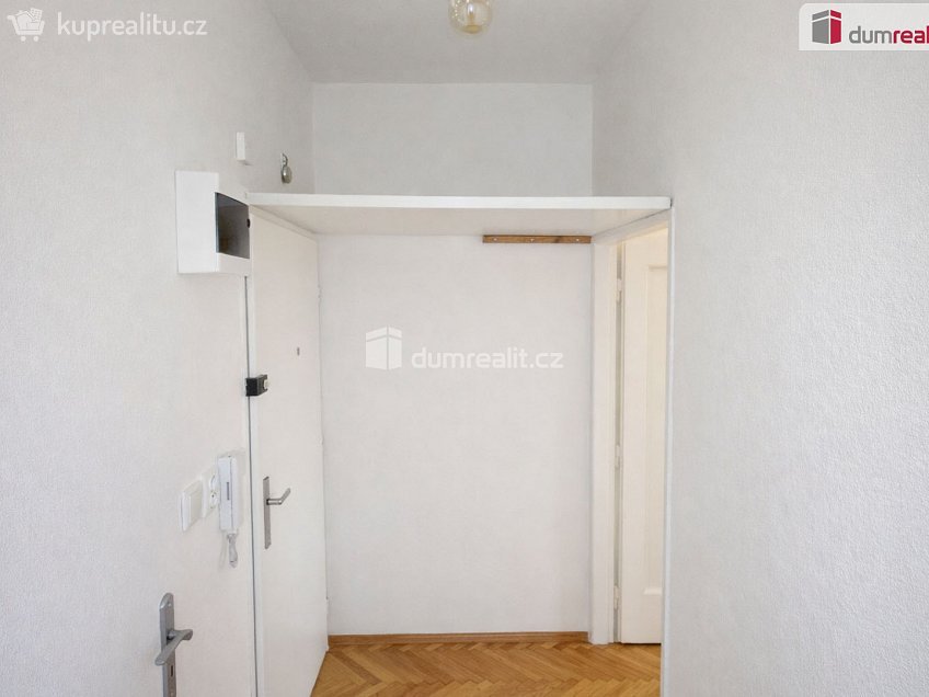 Pronájem bytu 1+kk 62 m^2 Mošnova, Praha 5 