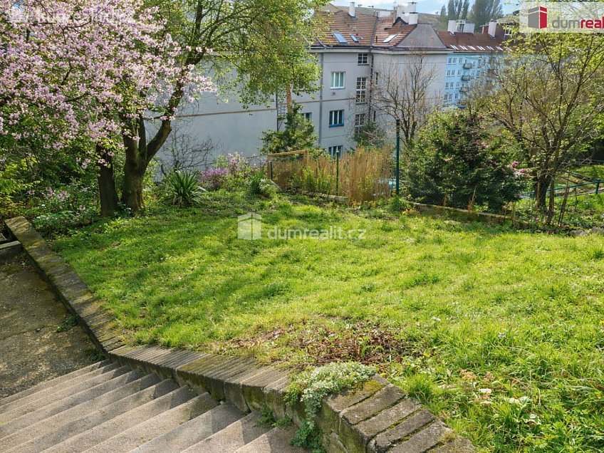 Pronájem bytu 1+kk 62 m^2 Mošnova, Praha 5 