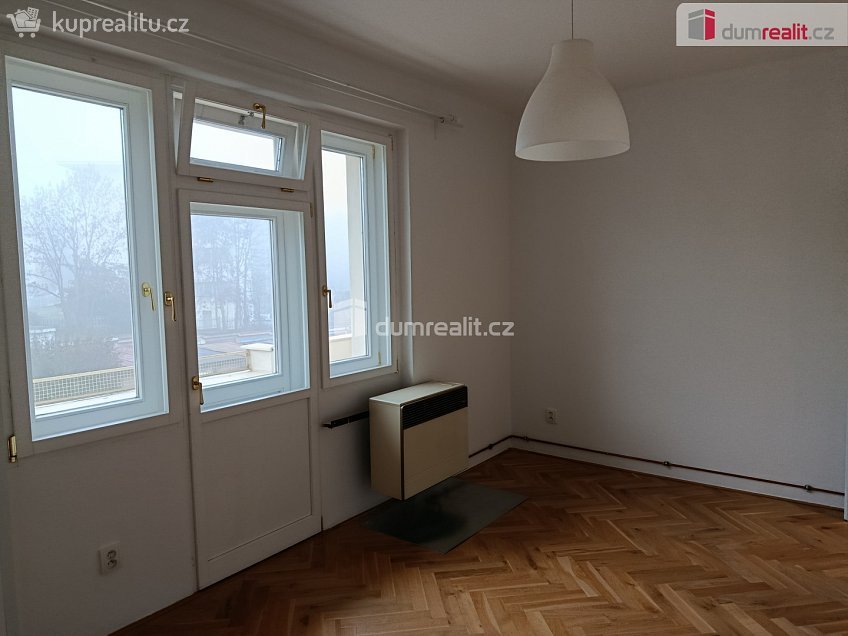 Pronájem bytu 1+kk 21 m^2 Ve struhách, Praha 6 