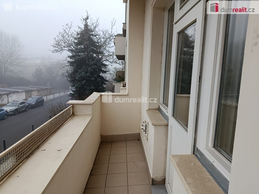 Pronájem bytu 1+kk 21 m^2 Ve struhách, Praha 6 