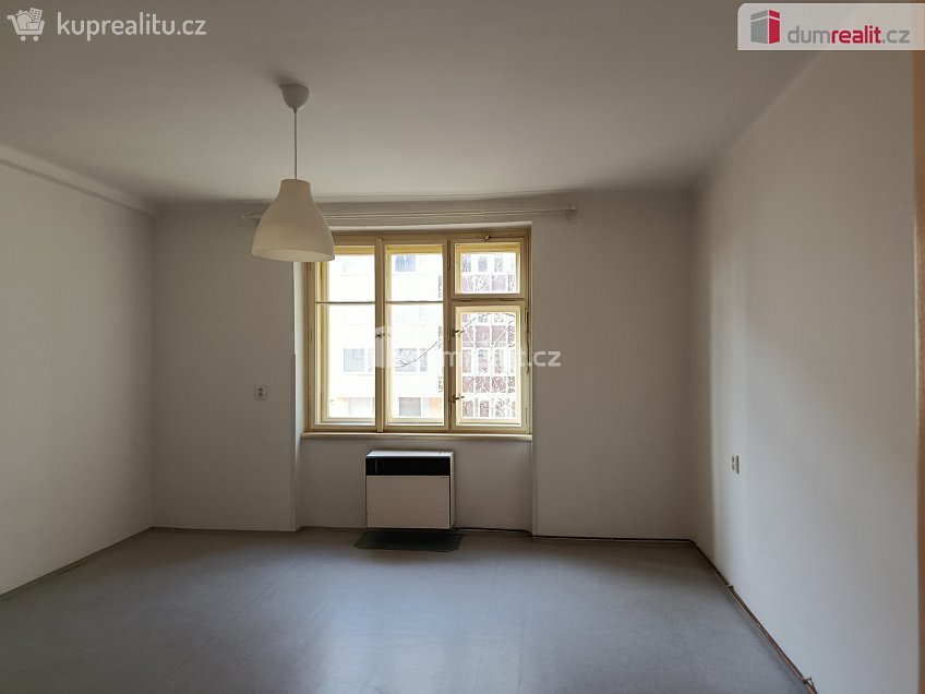 Pronájem bytu 1+kk 30 m^2 V předpolí, Praha 10 