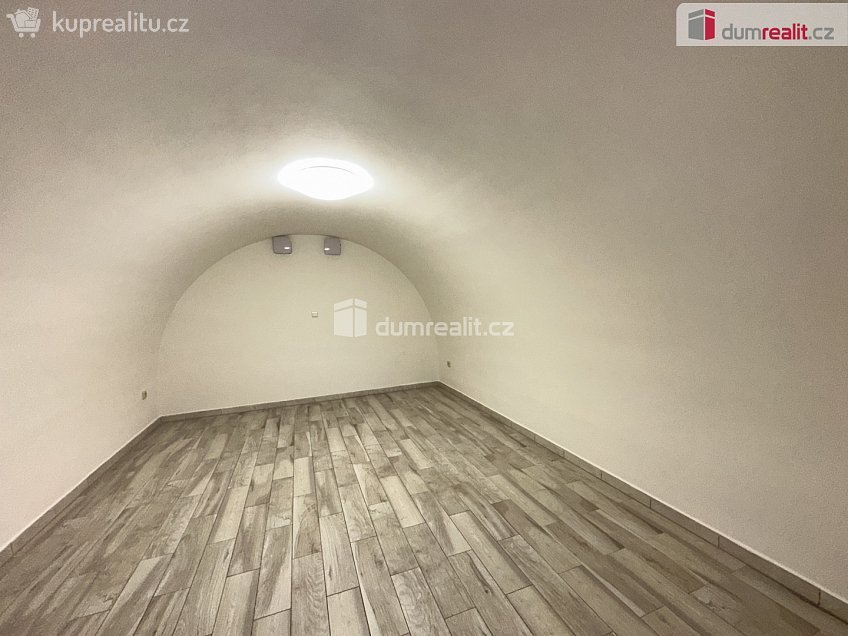 Pronájem bytu 1+1 30 m^2 Zámecká, Mikulov 