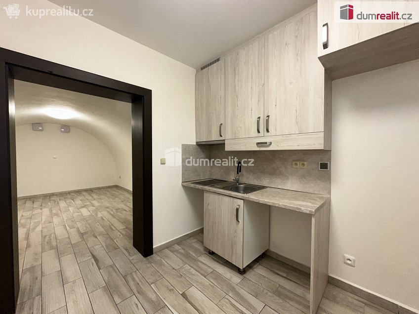 Pronájem bytu 1+1 30 m^2 Zámecká, Mikulov 