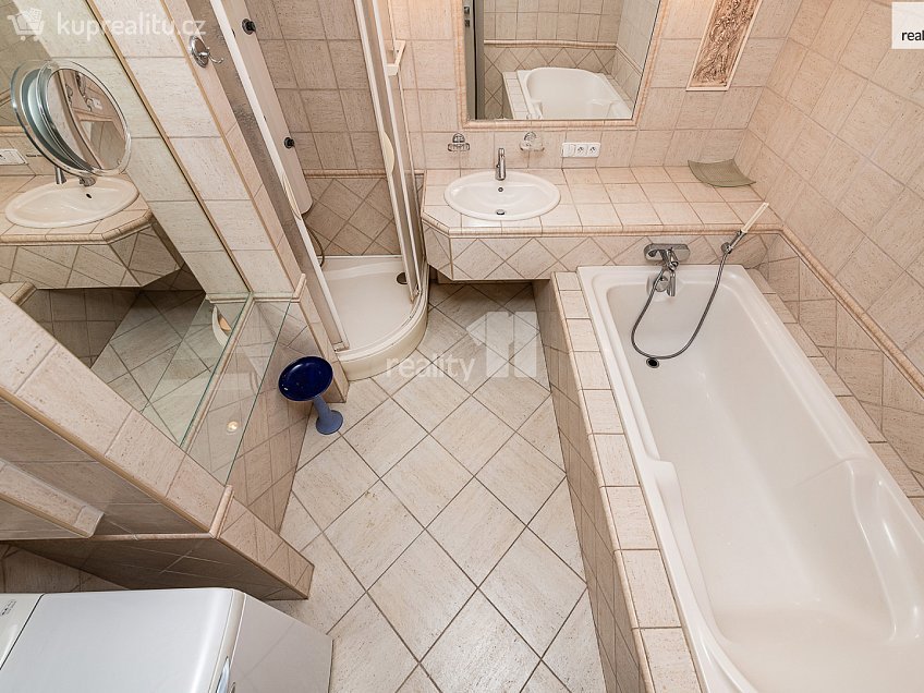 Pronájem bytu 2+kk 78 m^2 Smolenská, Praha 10 