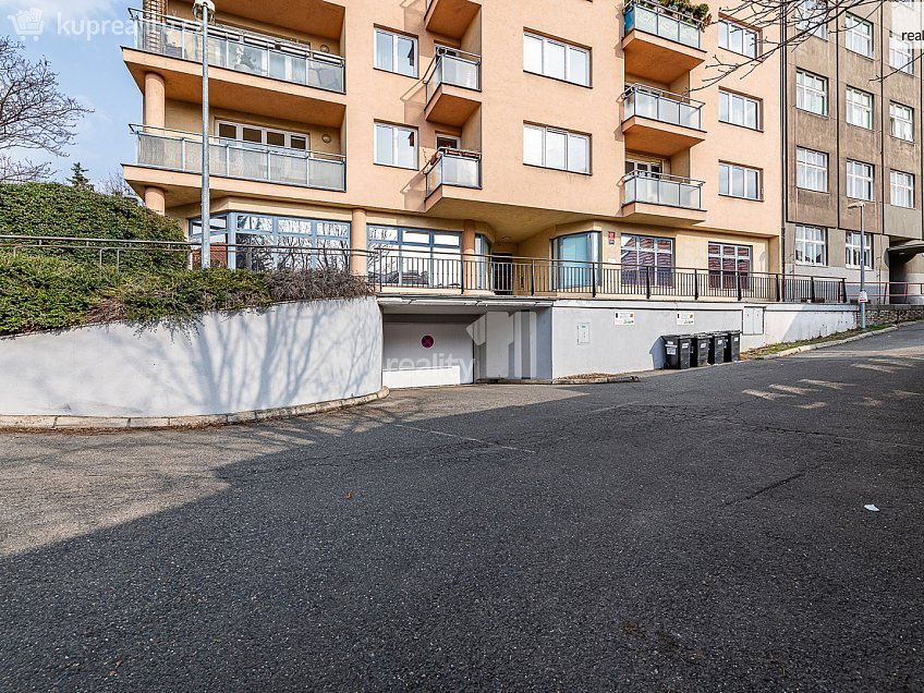 Pronájem bytu 2+kk 78 m^2 Smolenská, Praha 10 