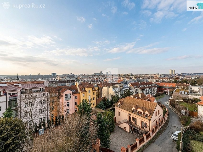 Pronájem bytu 2+kk 78 m^2 Smolenská, Praha 10 