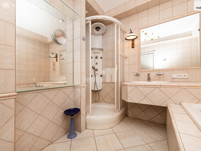 Pronájem bytu 2+kk 78 m^2 Smolenská, Praha 10 