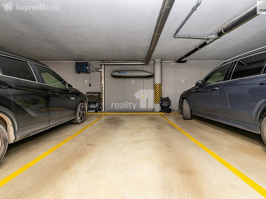 Pronájem bytu 2+kk 78 m^2 Smolenská, Praha 10 