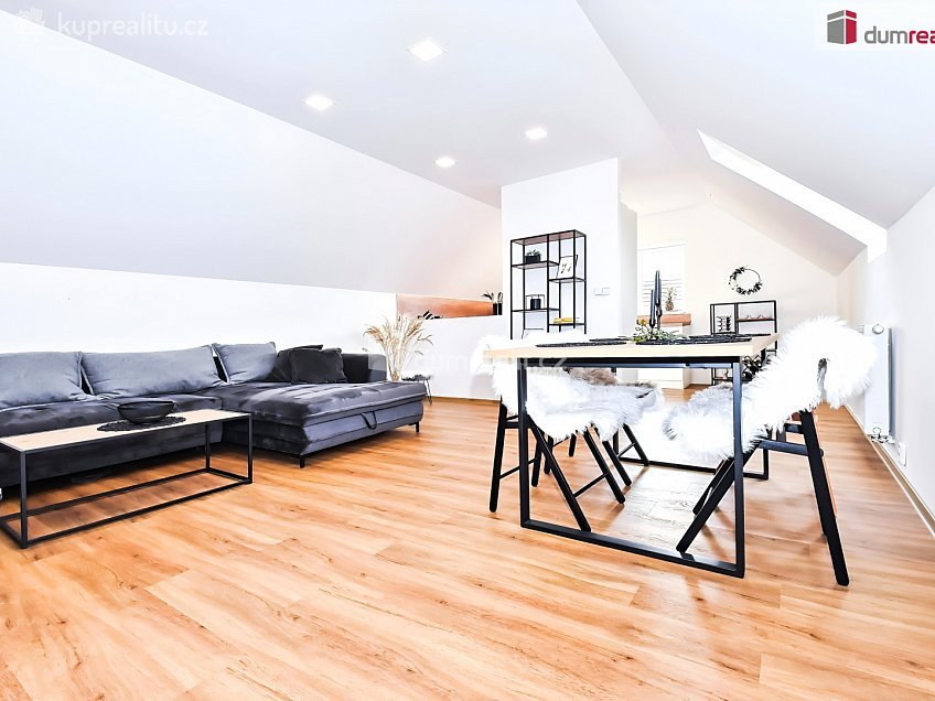 Prodej  rodinného domu 210 m^2 Hostín, Hostín 