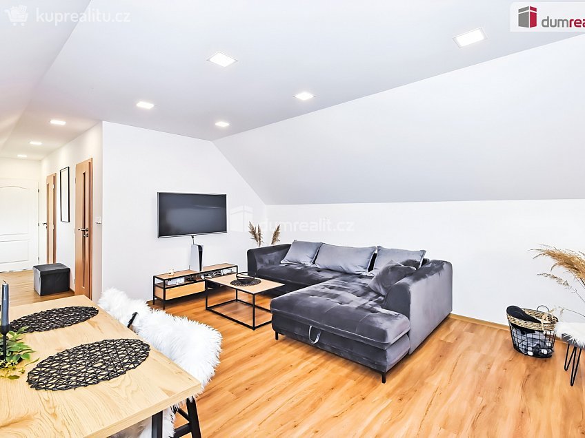 Prodej  rodinného domu 210 m^2 Hostín, Hostín 