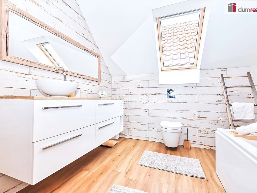 Prodej  rodinného domu 210 m^2 Hostín, Hostín 