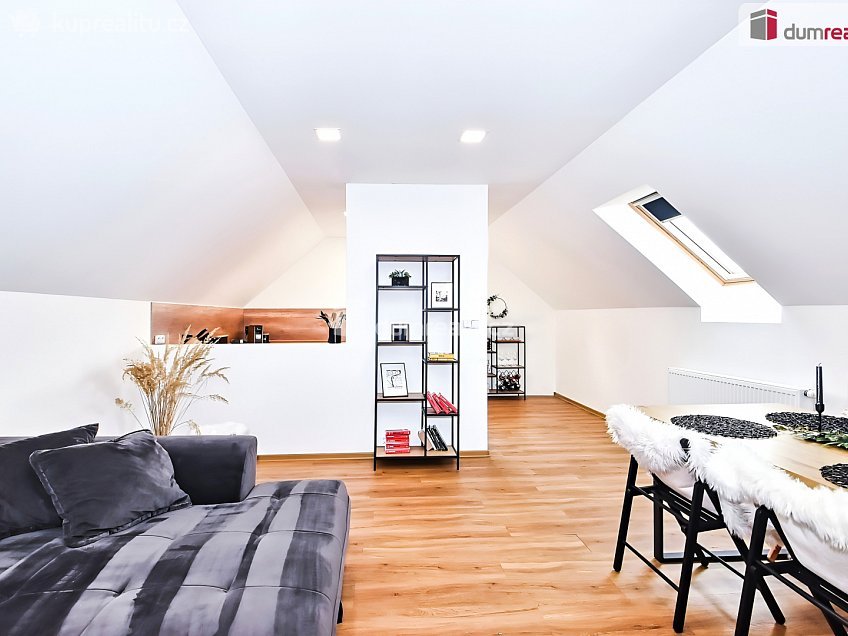 Prodej  rodinného domu 210 m^2 Hostín, Hostín 