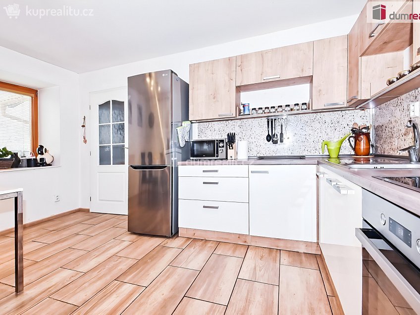 Prodej  rodinného domu 210 m^2 Hostín, Hostín 