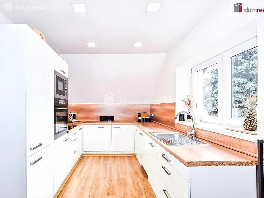 Prodej  rodinného domu 210 m^2 Hostín, Hostín 