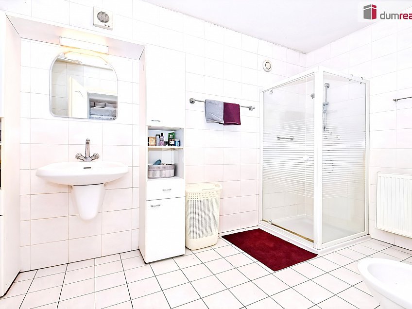 Prodej  rodinného domu 210 m^2 Hostín, Hostín 