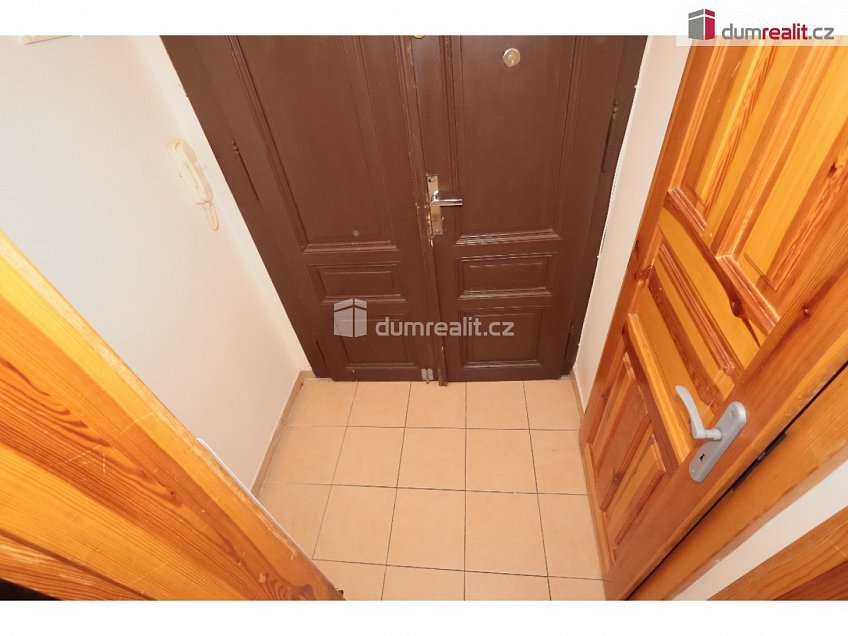 Pronájem bytu 1+1 46 m^2 Nádražní, Praha 5 