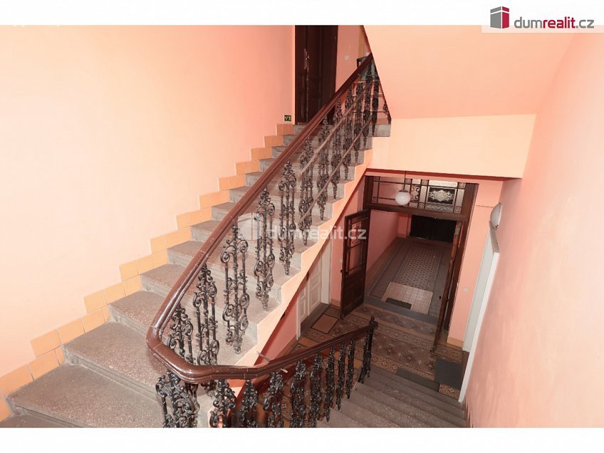 Pronájem bytu 1+1 46 m^2 Nádražní, Praha 5 