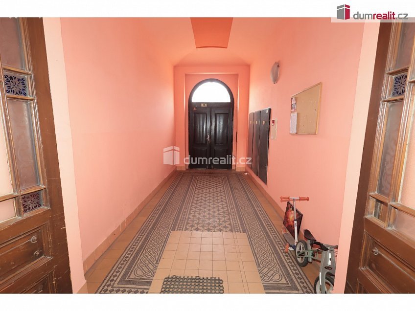 Pronájem bytu 1+1 46 m^2 Nádražní, Praha 5 