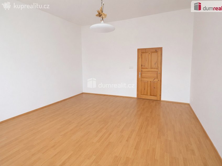 Pronájem bytu 1+1 46 m^2 Nádražní, Praha 5 