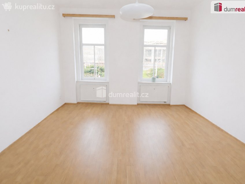 Pronájem bytu 1+1 46 m^2 Nádražní, Praha 5 