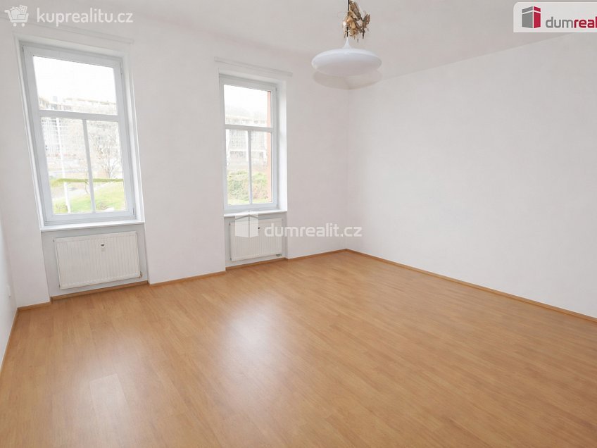 Pronájem bytu 1+1 46 m^2 Nádražní, Praha 5 