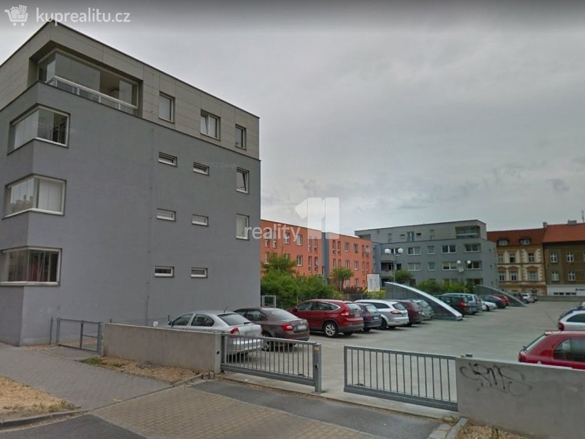 Pronájem  garáže 12 m^2 Poděbradova, Plzeň 