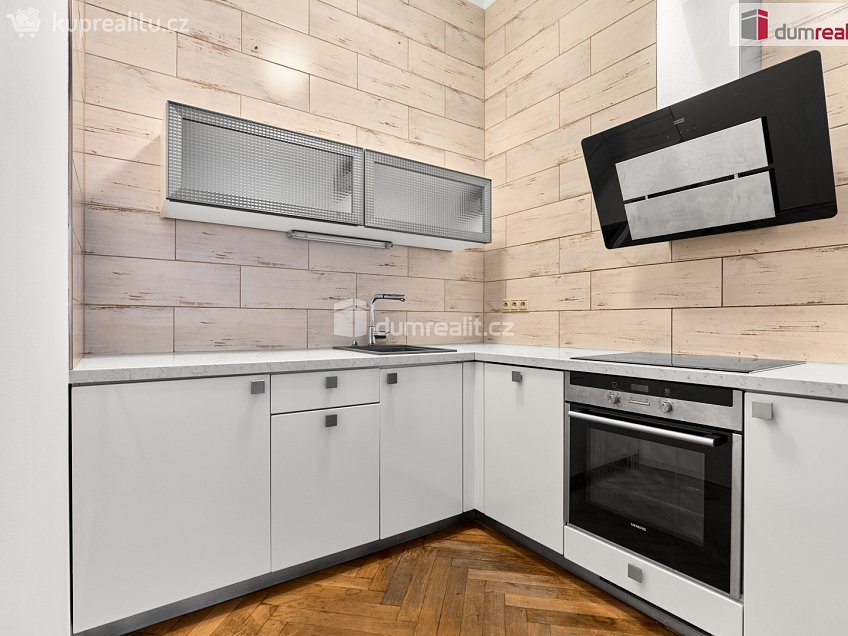 Prodej bytu 2+kk 94 m^2 Svahová, Karlovy Vary 