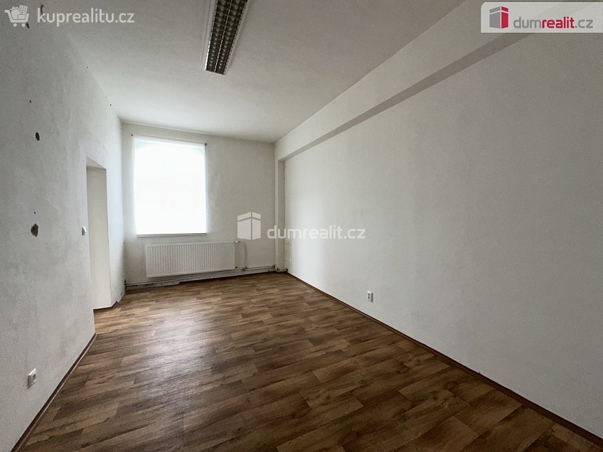 Pronájem  obchodních prostor 450 m^2 Horní huť, Dubňany 