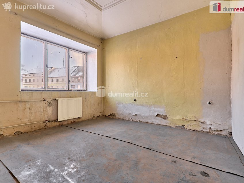 Prodej  rodinného domu 200 m^2 náměstí, Kravaře 