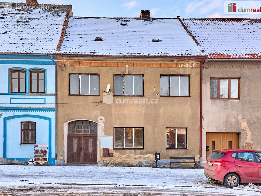 Prodej  rodinného domu 200 m^2 náměstí, Kravaře 