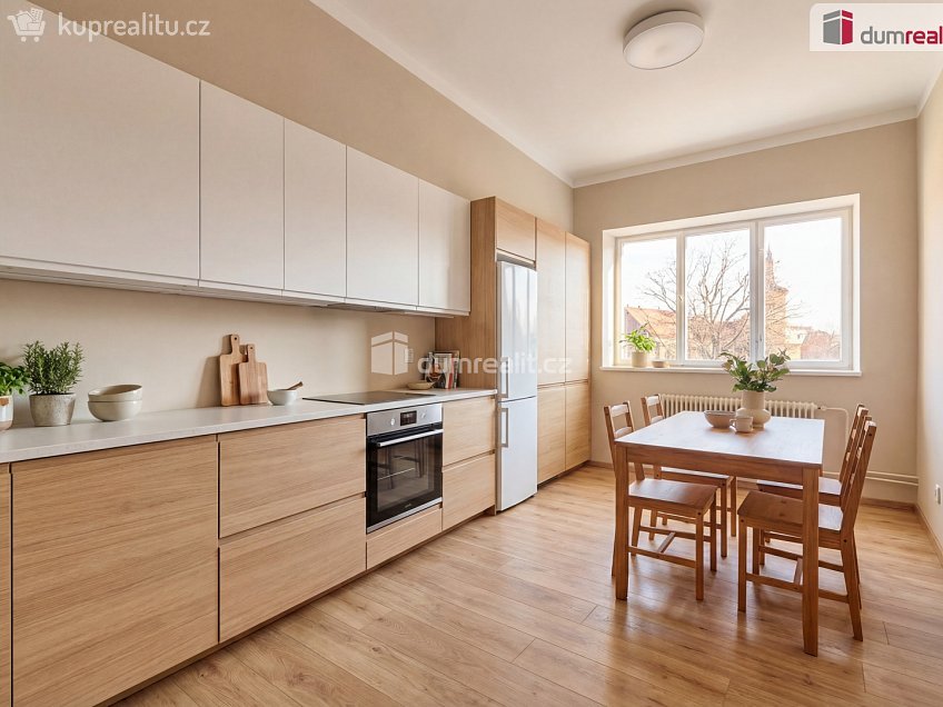 Prodej  rodinného domu 200 m^2 náměstí, Kravaře 