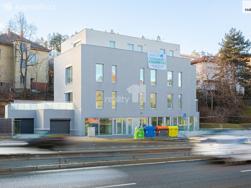 Pronájem bytu 2+kk 56 m^2 V Holešovičkách, Praha 8 