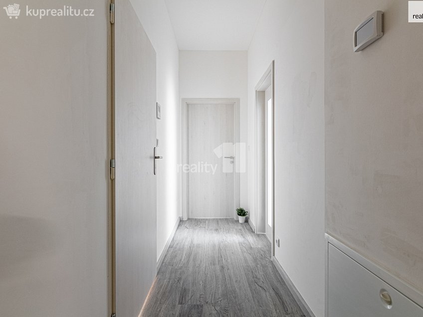 Pronájem bytu 2+kk 56 m^2 V Holešovičkách, Praha 8 