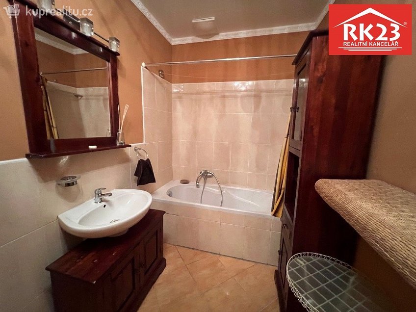 Pronájem bytu 2+kk 66 m^2 Mladějovského, Mariánské Lázně 