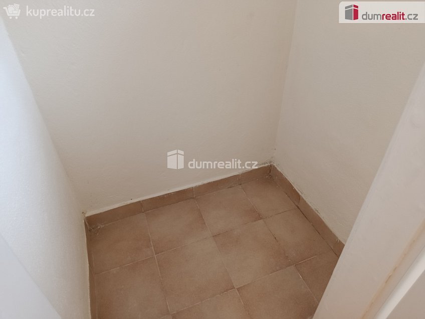 Pronájem bytu 2+kk 52 m^2 Za poštou, Praha 10 