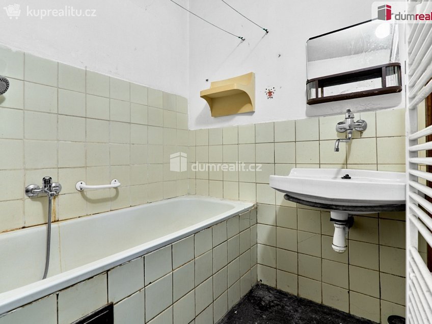 Prodej  rodinného domu 531 m^2 Lovečkovice, Lovečkovice 