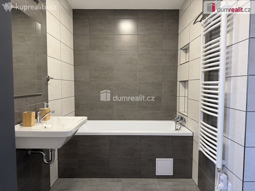 Pronájem bytu 2+1 58 m^2 Kollárova, Ostrov 