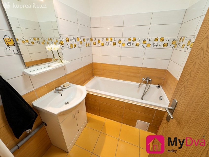 Pronájem bytu 2+kk 55 m^2 náměstí 13. prosince, Oslavany 