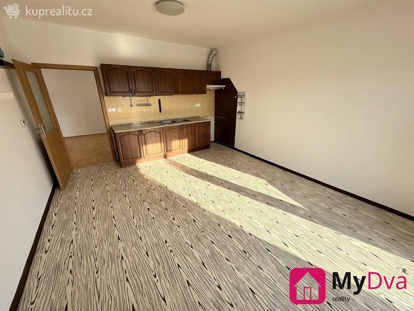 Pronájem bytu 2+kk 55 m^2 náměstí 13. prosince, Oslavany 