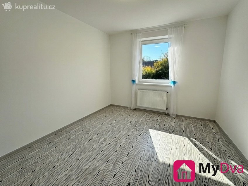 Pronájem bytu 2+kk 55 m^2 náměstí 13. prosince, Oslavany 