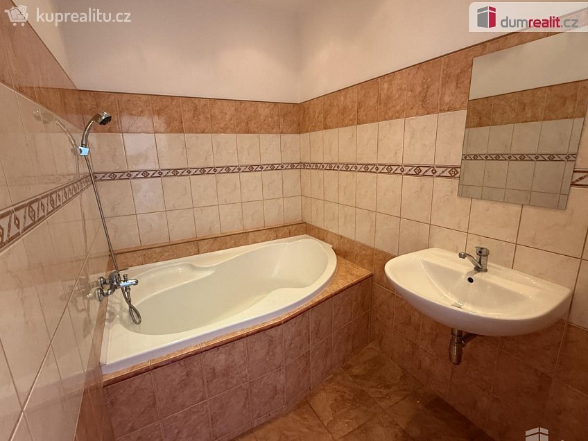 Pronájem bytu 2+1 65 m^2 17. listopadu, Ústí nad Labem 