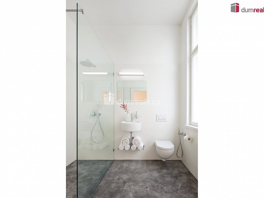 Pronájem bytu 2+kk 50 m^2 Plzeňská, Praha 5 